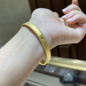 大家坛 小蝶精品镯蝴蝶珠珠宽面手镯时尚蝴蝶精品黄金 足金999