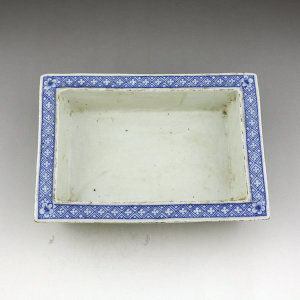 【海外回流】清 嘉庆青花双壁镂空瓷水仙盆