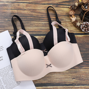 防下垂上托半杯小胸中厚聚拢光面文胸少女士学生无痕清纯甜美内衣
