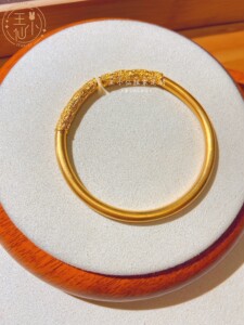 王小仙珠宝 999足金传承古法金 手工錾刻 祥云 如意金箍棒 手镯