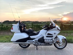 踏板旅行板摩托车