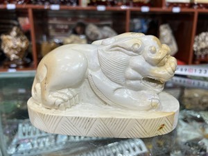 西藏丁青象牙玉貔貅雕刻