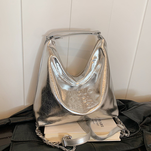 休闲大容量银色包包女士2024新款百搭单肩包双肩后背包通勤水桶包