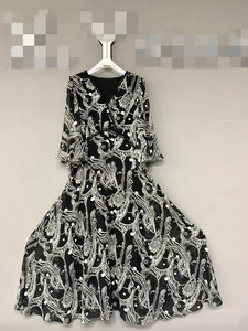 夏季新款V领连衣裙女2024韩版套头花色仙女裙减龄气质中长大摆裙