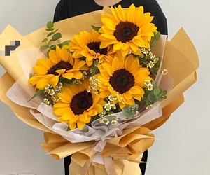 三八女神节爱意表达五只向日葵鲜花花束泰安实体花店同城速递宁阳