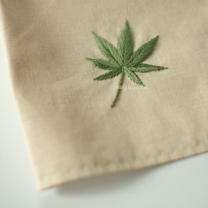 手绢刺绣枫叶