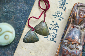 清代纯铜贝壳卦求签老卦打卦交杯茭杯圣杯天地钱法器古董高大尚道