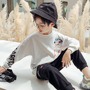 11岁男童卫衣春