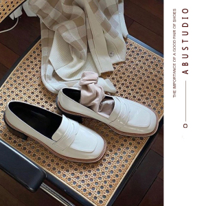 真皮女神降临林周京同款英伦风小皮鞋粗跟单鞋白色乐福鞋女