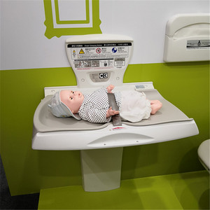 日本combi康贝横向尿布母婴室替换台商场卫生间婴儿护理台bs-f42