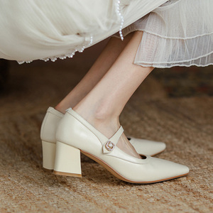 白色高跟鞋女粗跟一字带2022年春秋复古玛丽珍鞋中跟真皮方头单鞋