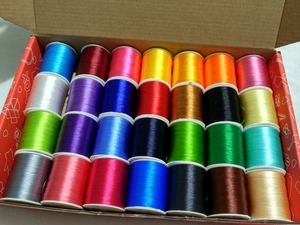 厂家直销定制120d2股电脑绣花专用彩色有光冰丝手推绣线兄弟色套