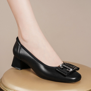 金特 百丽真皮女鞋春秋新款休闲妈妈鞋粗跟一脚蹬皮鞋中年女单鞋