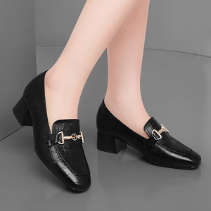 春季女单鞋适合40-45-50多岁中年妈妈皮鞋春天女鞋妇女人新款百搭