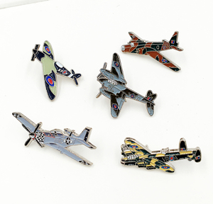 原创针扣个性金属徽章飞机战斗机二战轰炸机坦克纪念徽章胸针胸章