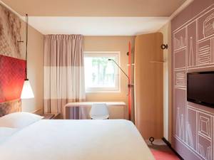 意大利第13巴黎大道宜必思酒店标准一张双人床