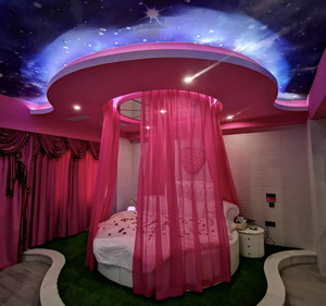 芒市泊恋主题酒店蓝夜星河(8)