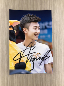 『冲冠』大陆明星张一山亲笔签名照片新款经典定妆照无仿无印刷