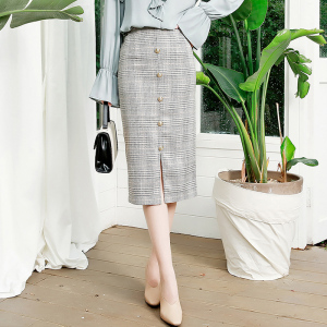 格子半身裙女复古格纹包臀裙春季新款纽扣装饰高腰开叉包裙职业裙