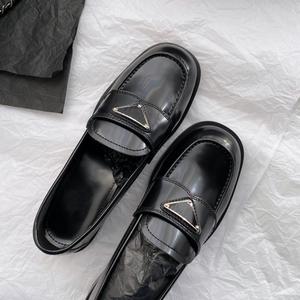 高定对版 p家三角扣标乐福鞋一脚蹬低跟薄底英伦复古小皮鞋单鞋女