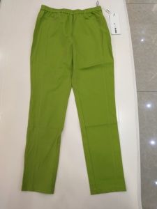 依瑶全新带吊牌，草绿色休闲裤，M码，原价590，亏本出。不议