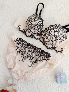 美匠小底围文胸浅罩杯大钢圈低鸡心圆盘胸内衣70b65c70d75e70f65d