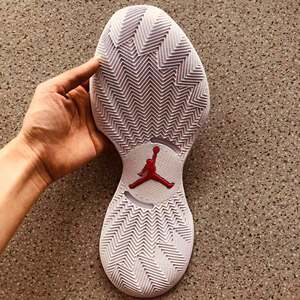 aj35 球鞋实战鞋底加厚底片球鞋修复维修防滑贴手工更换磨损底片