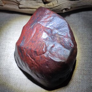 cd14新疆哈密淖毛湖地表磁性红色伊丁红色天宝陨石110*85*40毫米