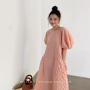 谭烟米 珊瑚海 淡淡嫩桃色盐缩棉肌理暗条纹连衣裙百搭小众长裙