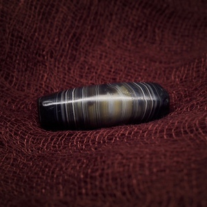 西藏千年黑财神之眼 缠丝佛眼老天珠 皮壳包浆熟美 温润如玉 保老