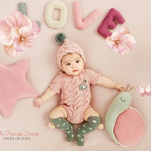 粉蜗牛100天衣服宝宝白色拍照男孩百天照出租国潮女孩拍摄服装