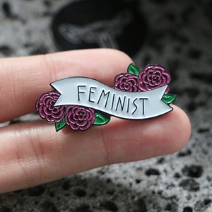feminist胸针 小众饰品 胸针 花朵装饰物优雅的文字徽章平权