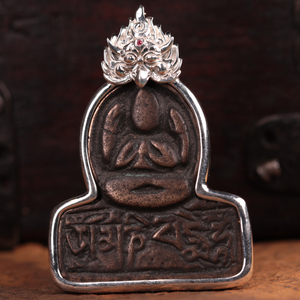 天铁六字真言牌四臂观音天铁牌老托甲牌