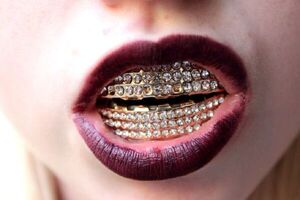 22mm天然极光23钛金字塔火焰山手排手牌水晶矿物多带金牙0人付款680