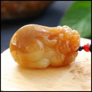 岫岩黄白貔貅坠