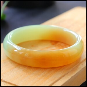 岫岩玉黄玉手镯