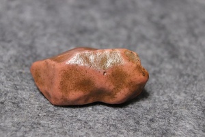 新疆红蛋白石图片