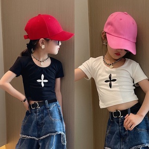 女童露肚子上衣