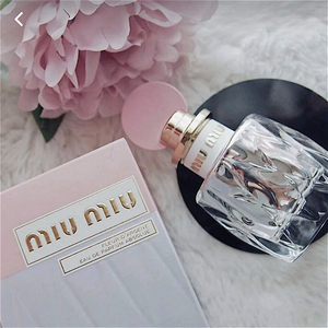 miumiu香水粉