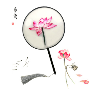 刺绣宫扇中国风女汉服表演古风古典荷花孔雀蝴蝶广场舞蹈古装团扇