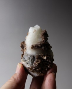 灵壁石灵璧石天然山形原石白灵石白灵玉小品把件案头象形奇石摆件