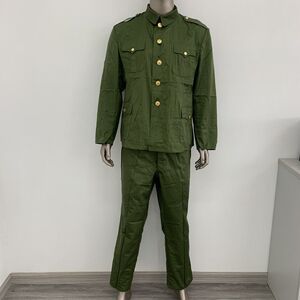 草绿色中山装