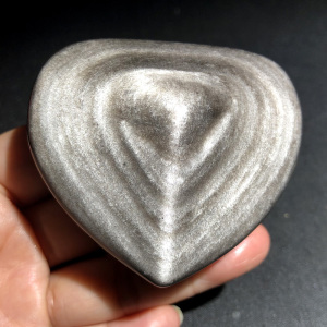 水玉冰魄天然银曜石心手把件黑曜石心形摆饰原石把玩手把件