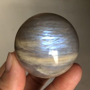水玉冰魄月光石球把玩 天然月光石月长石圆形手把件原石打磨蓝光