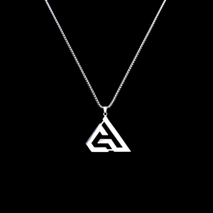 nba球星雄鹿扬尼斯·阿德托昆博logo钛钢项链字母哥吊坠球迷礼物