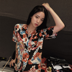 欧阳娜娜同款短袖衬衫女夏季2022新款设计感小众宽松雪纺碎花上衣