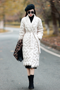 名媛设计感几何压花羽绒服女冬季2022新款气质白鸭绒收腰长款外套