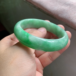 豆种满绿翡翠手镯