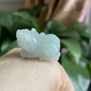 天然缅甸翡翠a货冰糯种小老虎吊坠立体手工雕刻玉虎挂坠带证书