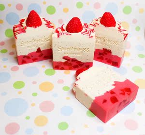 美国采购自制手工2021草莓蛋糕香皂提亮肤色美白去角质有机皂新品